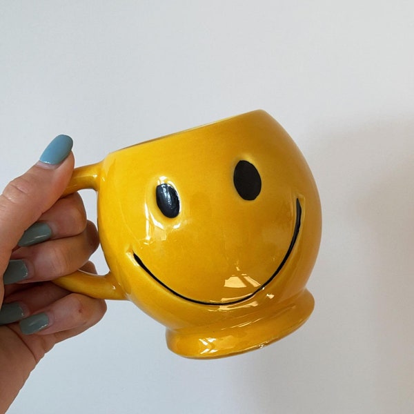 Vintage 1970’s McCoy Pottery USA Ceramic Yellow Smiley Happy Face Mug Coffee Cup