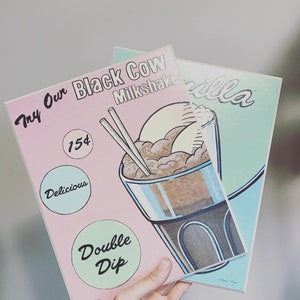 Vintage leuke vanille gemoute milkshake en zwarte koemilkshake van Louise Max Prints/posters houten plank