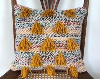 Almohada tejida a mano