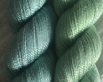 Pure silk yarn green 100% (mulberry silk), 1700 (GP 240 euros/kg)