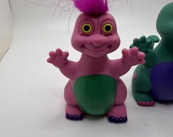 Dinosaurio troll ruso vintage HATCHLINGS de 3,5 pulgadas, bebé dinosaurio KISSASAURUS rosa