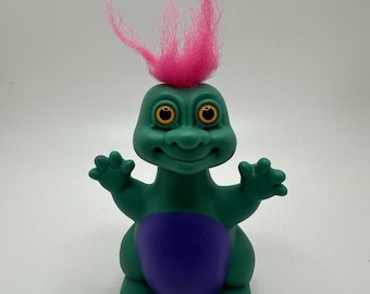 Crías de dinosaurio troll bebé Hugasaurus verde y rosa de Russ Berrie de 1994