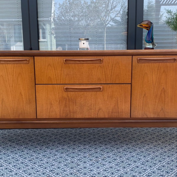 Stunning mid century teak sideboard on hair pin legs. Amazing condition