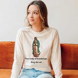 Nuestra Señora de Guadalupe Camiseta unisex de manga larga teñida de ropa, camiseta católica