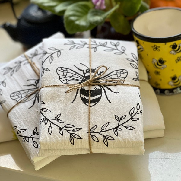 Bee Kitchen Towel, Bee Dish Towel, Botanical Kitchen Towel, Bee Tea Towel, Flour Sack quality Towel, Gift for Hostess, Gift for Her