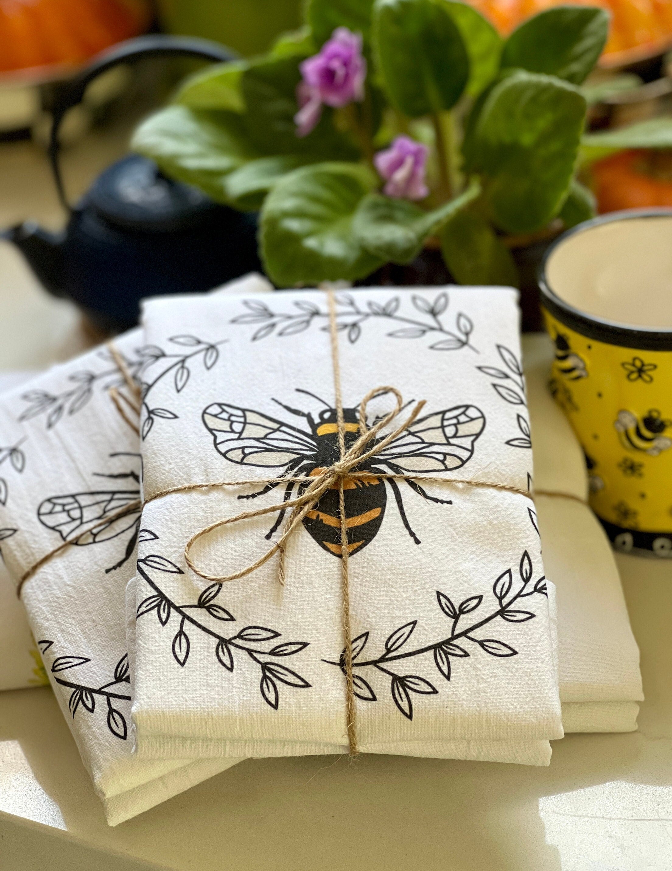 Bee, Flour Sack Towel, Decorative Towel, Bumble Bee, Kitchen Towels, Summer  Decor 