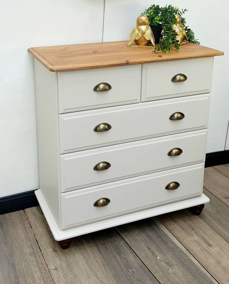 White farmhouse chest deals
