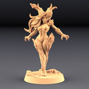 D&D Miniature - Aidreth Treeborn - Deepwood Alfar (Fantasy Pin-Up)