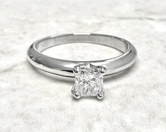 Anel de Noivado em Platina com Diamante Natural de 0,55 CT com Corte Princesa - Anel Solitário de Diamante - Anel de Noivado Solitário - Aliança de Casamento com Diamantes