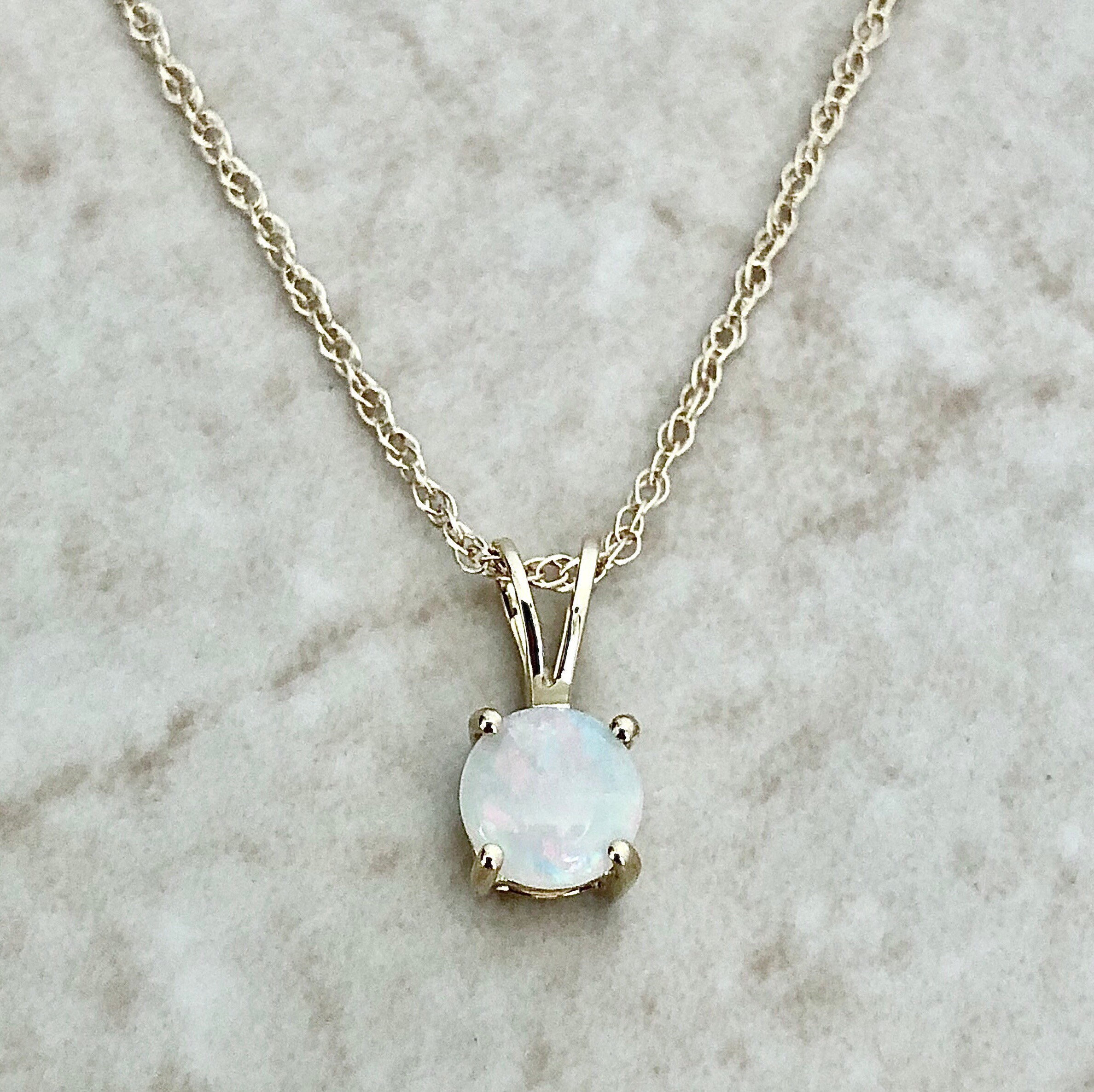 Opal and Yellow Gold Necklace | Birks Essentials