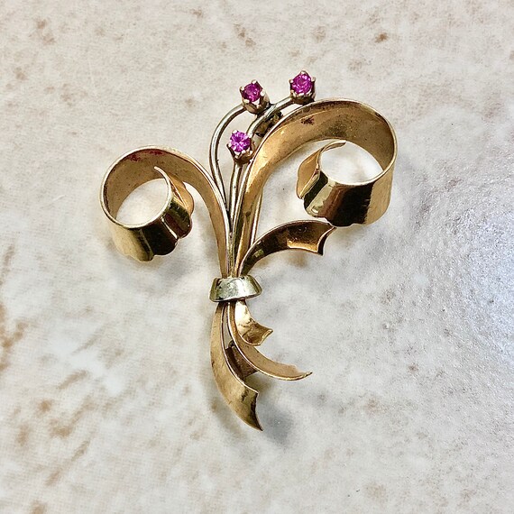 Vintage 1940s 14K Gold and Ruby Floral Wreath Brooch / Pin