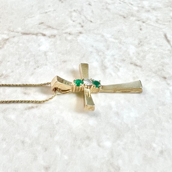 14K Diamond & Emerald Cross Pendant Necklace - 14… - image 4