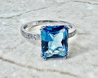 14K Swiss Blue Topaz & Diamond Solitaire Cocktail Ring - 14K White Gold Blue Topaz Ring -  November Birthstone Ring - Birthday Gifts For Her