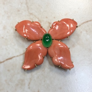 Very Fine 18K Gold Coral & Green Jadeite Brooch By Carvin French - Solid 18K Yellow Gold Jade Flower Brooch - Birthday Gift - Jade Brooch