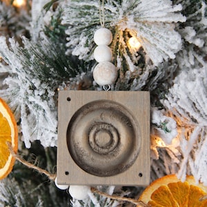 Distressed wood molding ornament with beads