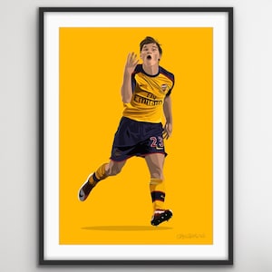 Pode incluir: Uma ilustração digital de um jogador de futebol com um uniforme amarelo e azul com o texto "Fly Emirates" na camisa. O jogador está usando o número 23 nas costas da camisa. O fundo é amarelo.