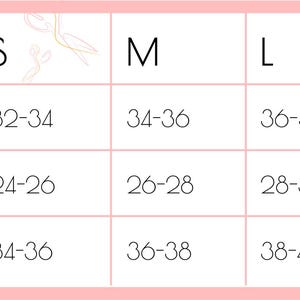 Puede incluir: Tabla de tallas con medidas en pulgadas para busto, cintura y caderas. Las tallas van de XS a XXL, con medidas de busto de 76-107 cm, cintura de 56-86 cm y caderas de 81-112 cm. La tabla est&aacute; sobre un fondo rosa.