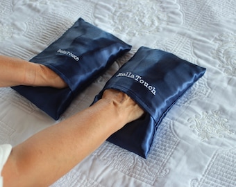 BellaTouch Flax Filled Silky Hand Mitt for Massage over the Clothing.