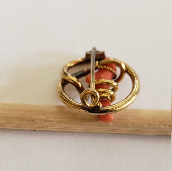Victorian Gold and Coral Pin - image 3