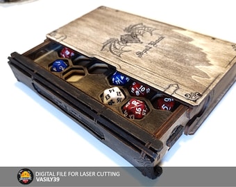 Puede incluir: Una caja de madera con una tapa con bisagras que se abre para revelar un compartimento para dados. La caja está decorada con un diseño de dragón y las palabras "Spell Rock". El compartimento contiene una variedad de dados de colores.
