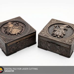 Könnte beinhalten: Zwei dunkelbraune Holzkisten mit aufwendigen Schnitzereien. Jede Kiste hat ein kreisförmiges Relief einer Cartoon-Hexe auf dem Deckel. Die Kisten sind quadratisch und haben dekorative Muster an den Seiten. Der Text "DIGITAL FILE FOR LASER CUTTING" steht unten.
