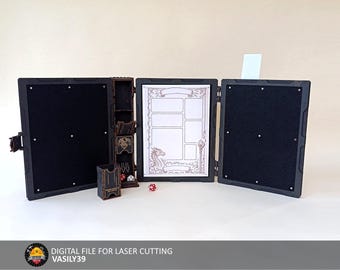 Puede incluir: Una pantalla de juego de mesa negra de tres paneles con un panel central que presenta un diseño de hoja de personaje. La pantalla tiene una torre de dados incorporada y compartimentos de almacenamiento. La imagen también incluye dados y una pequeña bandeja de dados.