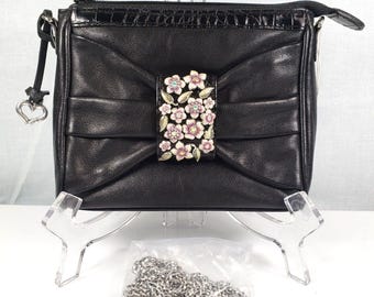 BRIGHTON Czarna skórzana torebka kopertówka z kokardą i kwiatowym wzorem