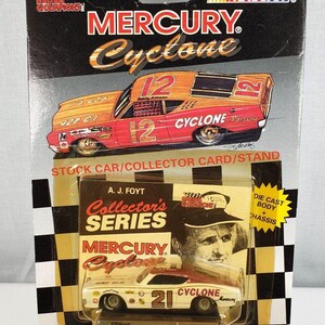 1993 Racing Champs - Stock Car - Donnie Allison #21 Cyclone - mit Karte und Ständer