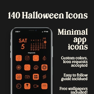 Może przedstawiać: Ekran smartfona wyświetlający kalendarz z datą "SOB 5" i kolekcję 140 ikon aplikacji o tematyce Halloween w kolorze pomarańczowym na czarnym tle. Tekst "Minimalistyczne ikony aplikacji" jest wyświetlany nad ekranem telefonu. Tekst "Dostosowane kolory, żądania ikon zaakceptowane" jest wyświetlany pod ekranem telefonu. Tekst "Łatwy do naśladowania przewodnik w zestawie" jest wyświetlany pod tekstem "Żądania ikon zaakceptowane". Tekst "Darmowe tapety w zestawie!" jest wyświetlany pod tekstem "Łatwy do naśladowania przewodnik w zestawie".