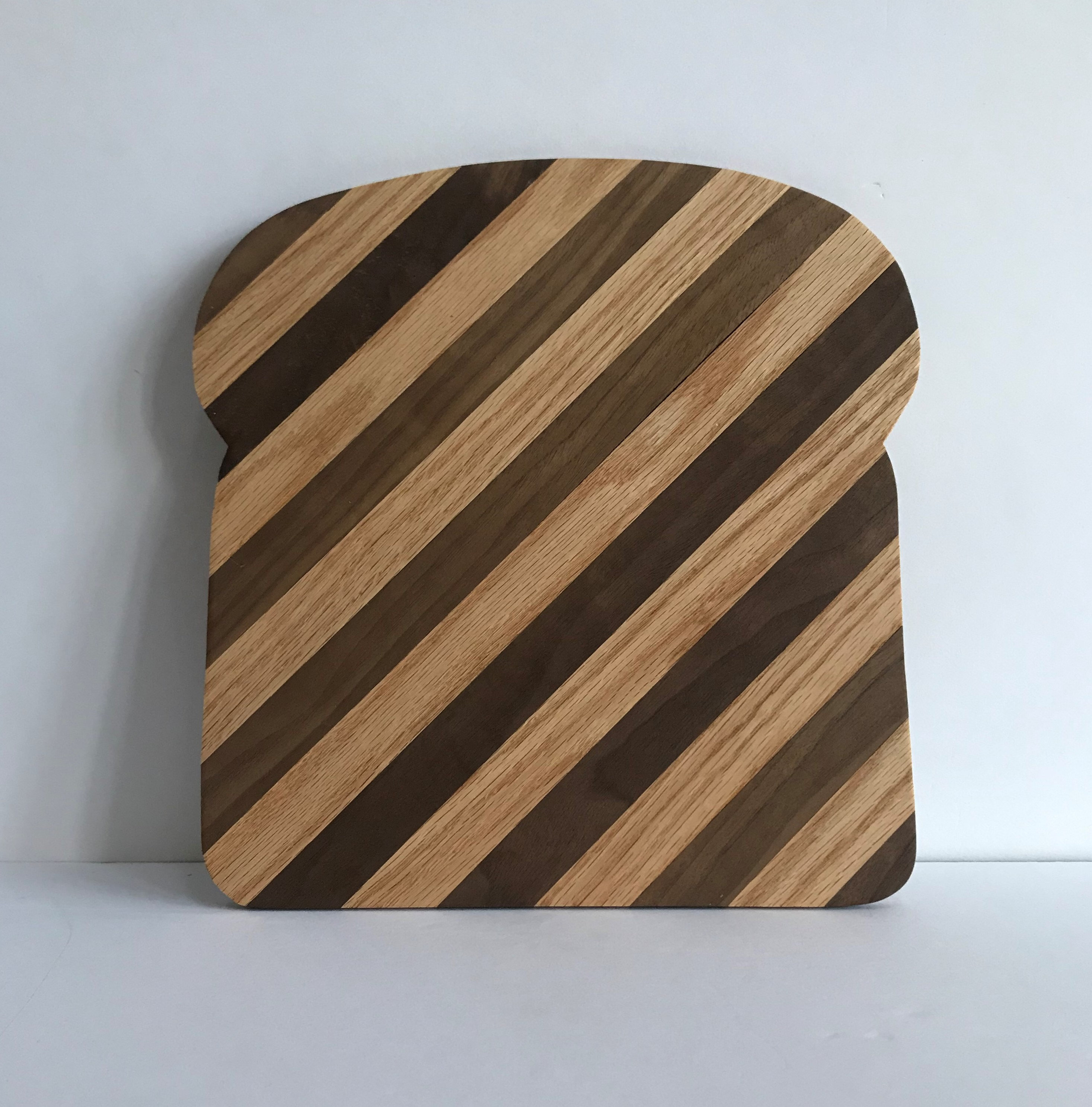 Circle Shape With Unique Handle Bread Board, Unfinished Wood Design 