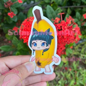 MaoMao Banana - Arte original do diário do boticário - Adesivo de vinil - Acabamento brilhante à prova d'água - Arte de meme de anime inspirada em diversão fofa
