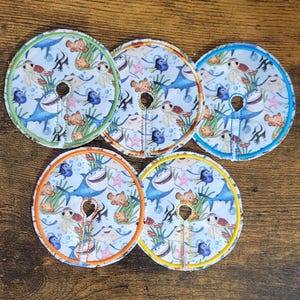 Gチューブパッド - マーリン、ブルースなど！ *掲載されているのはパッド1枚です。糸の色は複数種類あり、キャラクターの配置は異なります。*