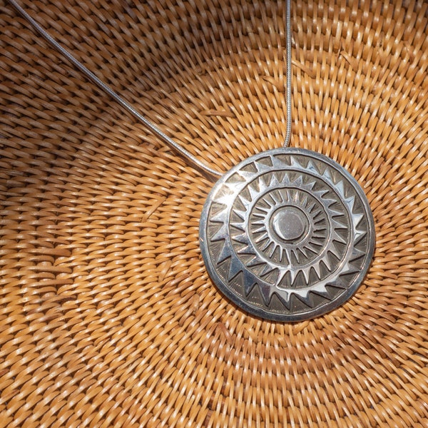 Crop Circle Sun Pendant, Silver Necklace, Esoteric Necklace, Taxco, No Gender Jewelry, Esoteric Necklace, Magic Jewelry, Unisex Pendat