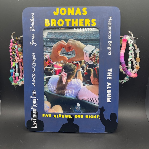 Jonas Brothers The Tour Commemorative Frame and Bracelet Holder 4x6