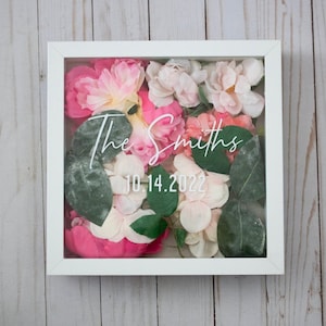 Personalized Wedding Bouquet Shadow Box, Personalized Wedding Day Gift,Flowers Keepsake Shadowbox with Last Name & Date