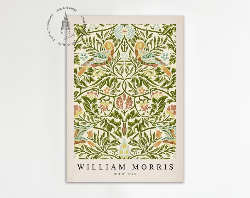 Op de afbeelding: Een vintage-stijl print met een herhalend patroon van gestileerde vogels en bloemmotieven in tinten groen, bruin, oranje en blauw. De print is getiteld "William Morris Birds 1878".