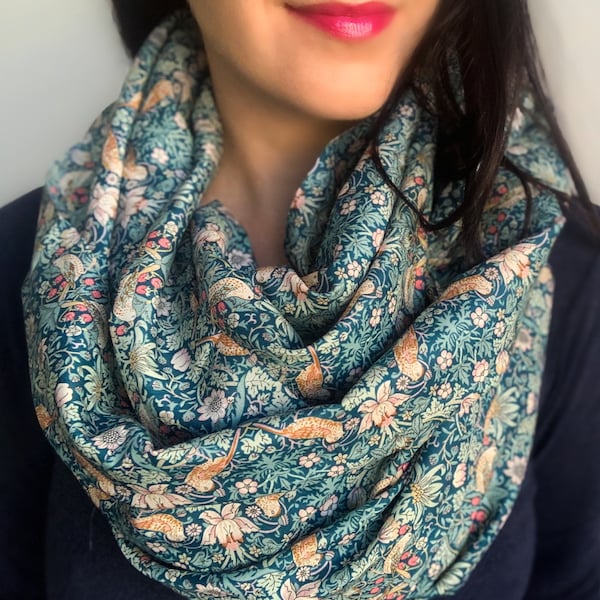 Foulard imprimé Liberty, foulard infini, option cadeau