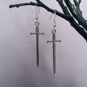 Pendientes de espada / Joyas góticas, Pendientes de acero inoxidable con dijes
