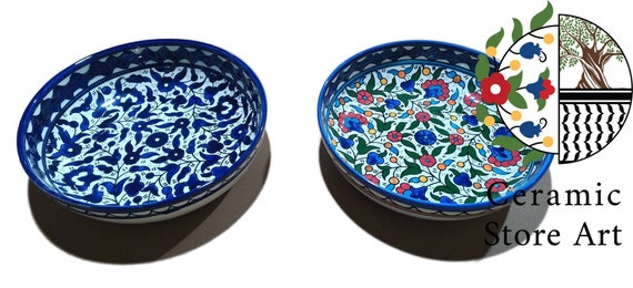 Keramik Schale flach Servierplatte 23 cm| Handgefertigt Handbemalte Hochwertige Keramik | Mehrfarbiges Blumenmuster | Blau und Weiß| Hebron Keramik