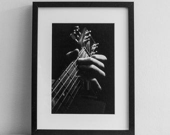 Sztuka ścienna z gitarą - wydruki cyfrowe do pobrania - czarno-białe - graj