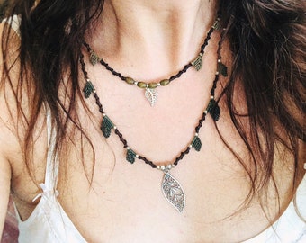 Collier ras de cou tissé macramé vert - Feuille d'argent - Perle d’argent / Bois - Bijoux Ethnique style Hippie - Collier tissé à la main