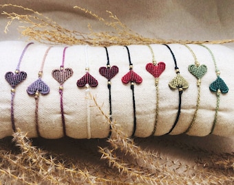 Bracelet Tisse Cœur en Macrame - Perles Laiton - Idée cadeau St Valentin - Bijoux d’amour - Bijoux fait main - Minimaliste -  Bracelet fin
