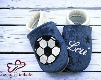 Krabbelschuhe mit Namen (personalisierte Lederpuschen) mit Fußball Fussball Sport - Baby, Kind, Kleinkind - Handmade Geschenk