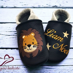 Crawling shoes with name (personalized leather slippers) with lion - baby, child, toddler - handmade gift