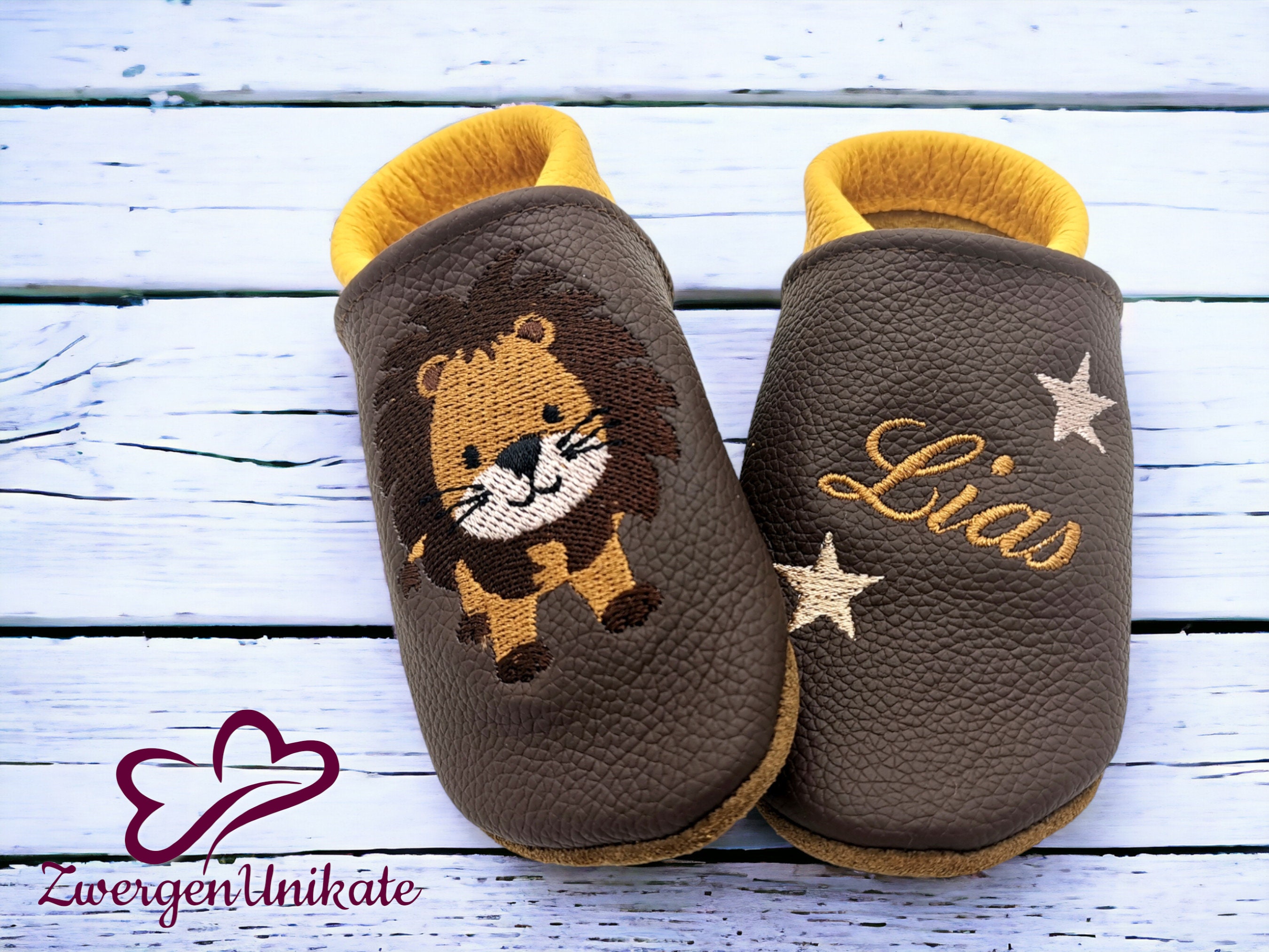 Crawling shoes with name (personalized leather slippers) with lion all over - baby, child, toddler - handmade gift