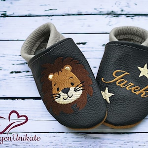 Crawling shoes with name (personalized leather slippers) with lion - baby, child, toddler - handmade gift