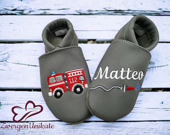 Chaussures à ramper avec nom (chaussons en cuir personnalisés) avec pompiers neuf - bébé, enfant, tout-petit - cadeau fait main