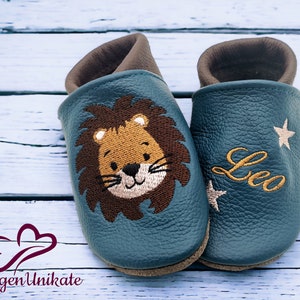 Crawling shoes with name (personalized leather slippers) with lion - Baby, child, toddler - Handmade gift