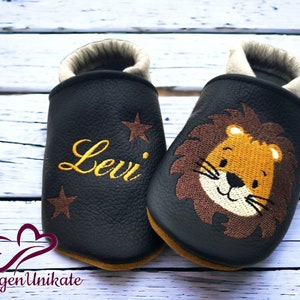 Crawling shoes with name (personalized leather slippers) with lion - baby, child, toddler - handmade gift
