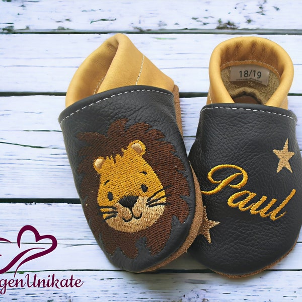 Crawling shoes with name (personalized leather slippers) with lion - baby, child, toddler - handmade gift